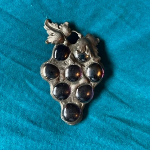 - Hand Made Grapes Fridge Magnet New - Picture 1 of 6
